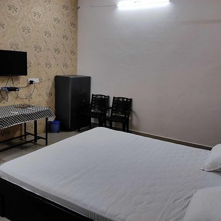 Oyo Lord Buddha Guest House Gorakhpur Bagian luar foto