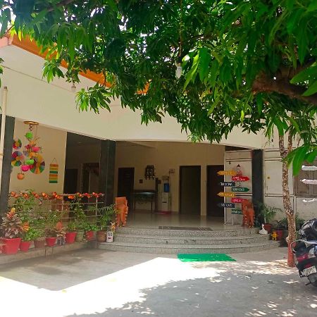 Oyo Lord Buddha Guest House Gorakhpur Bagian luar foto