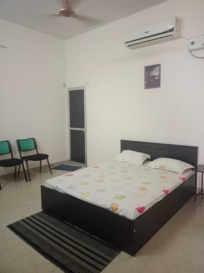 Oyo Lord Buddha Guest House Gorakhpur Bagian luar foto