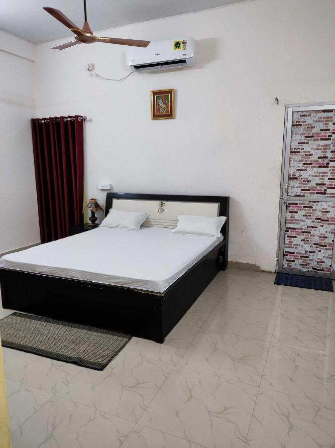 Oyo Lord Buddha Guest House Gorakhpur Bagian luar foto
