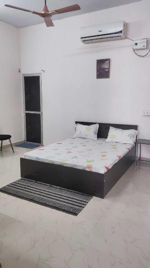 Oyo Lord Buddha Guest House Gorakhpur Bagian luar foto