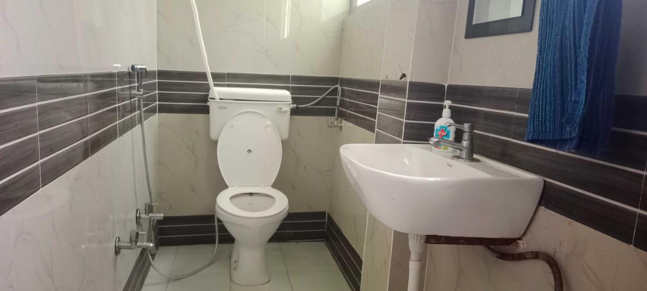 Oyo Lord Buddha Guest House Gorakhpur Bagian luar foto