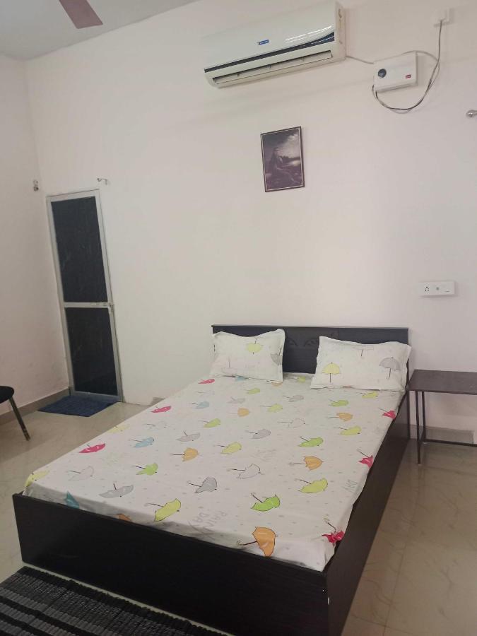 Oyo Lord Buddha Guest House Gorakhpur Bagian luar foto