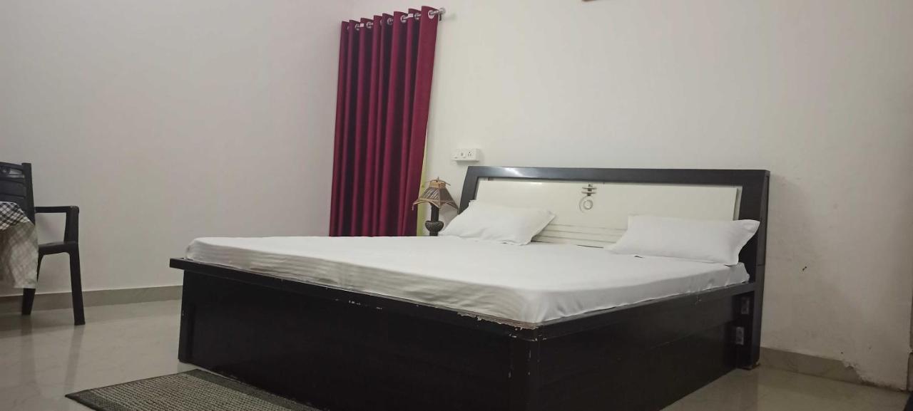 Oyo Lord Buddha Guest House Gorakhpur Bagian luar foto