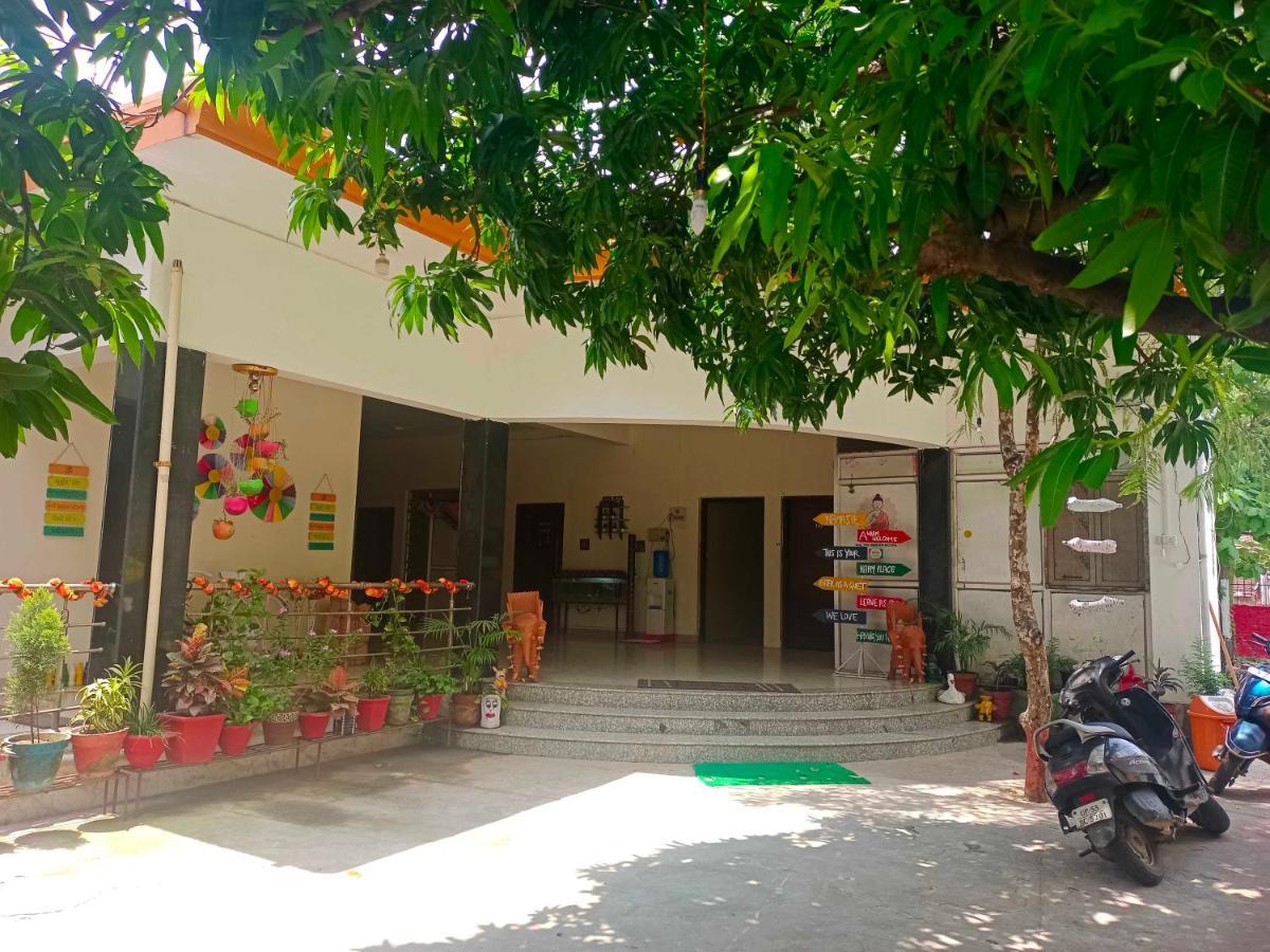 Oyo Lord Buddha Guest House Gorakhpur Bagian luar foto